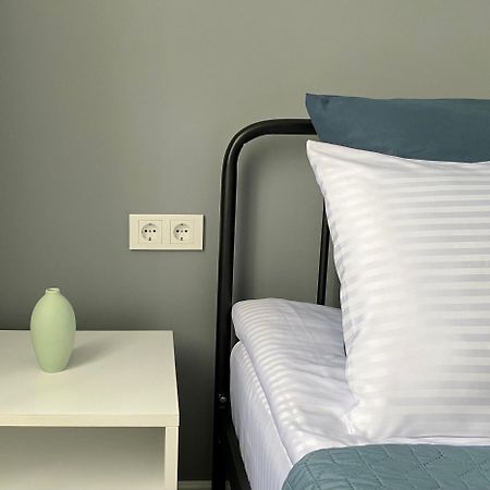 Express Inn Pʼotʼi Exteriör bild