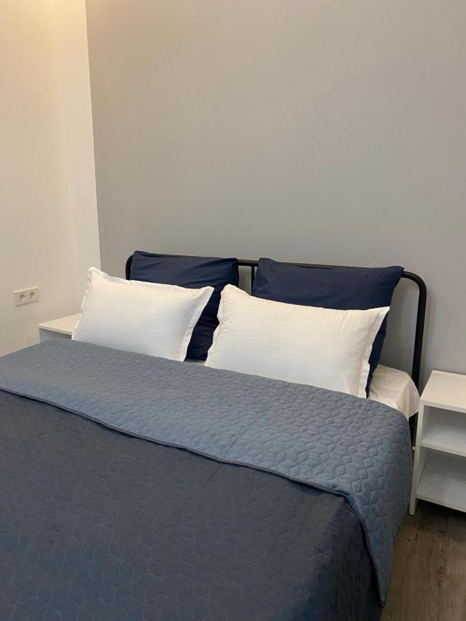 Express Inn Pʼotʼi Exteriör bild