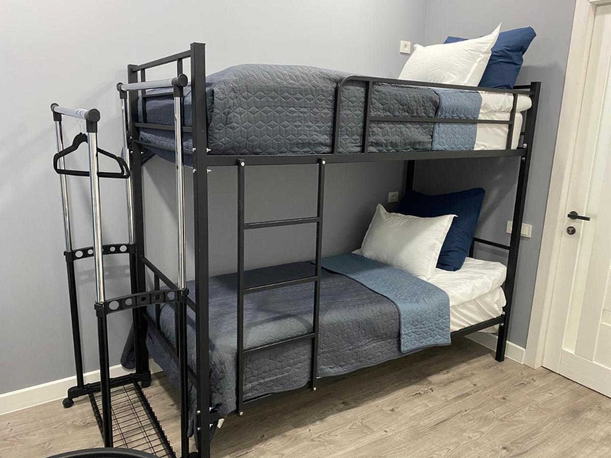 Express Inn Pʼotʼi Exteriör bild