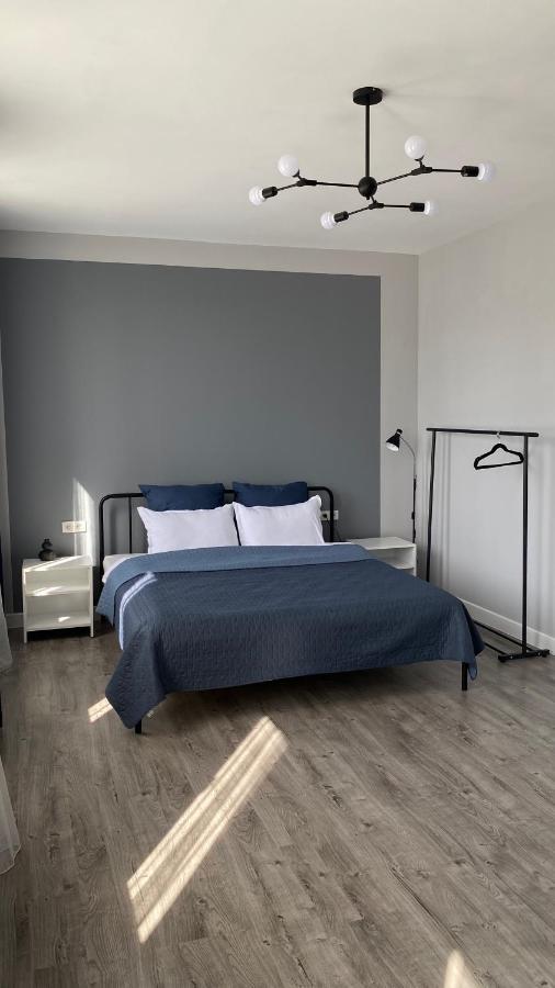 Express Inn Pʼotʼi Exteriör bild