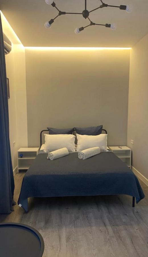 Express Inn Pʼotʼi Exteriör bild