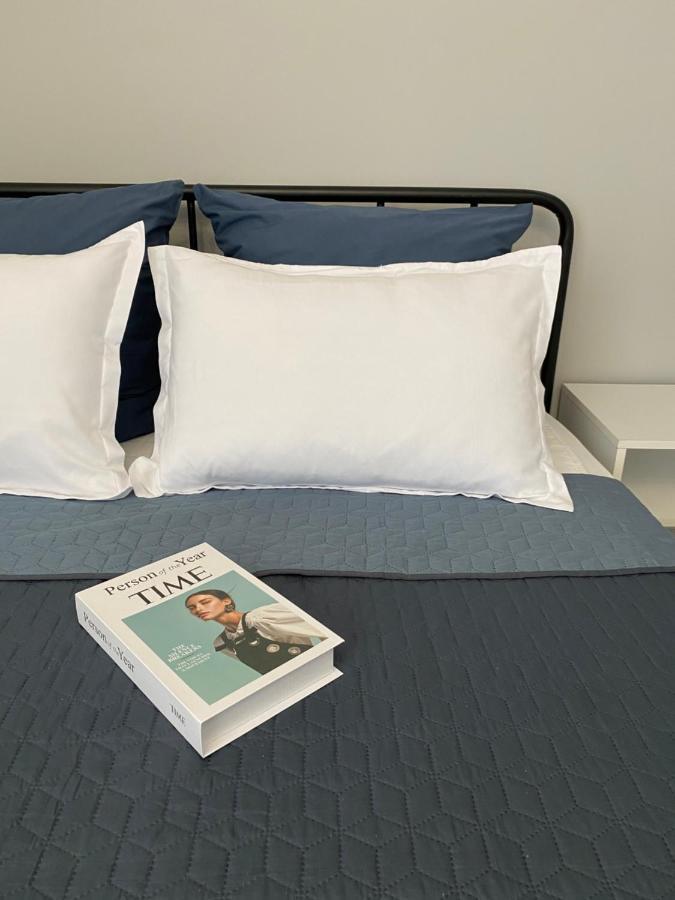 Express Inn Pʼotʼi Exteriör bild