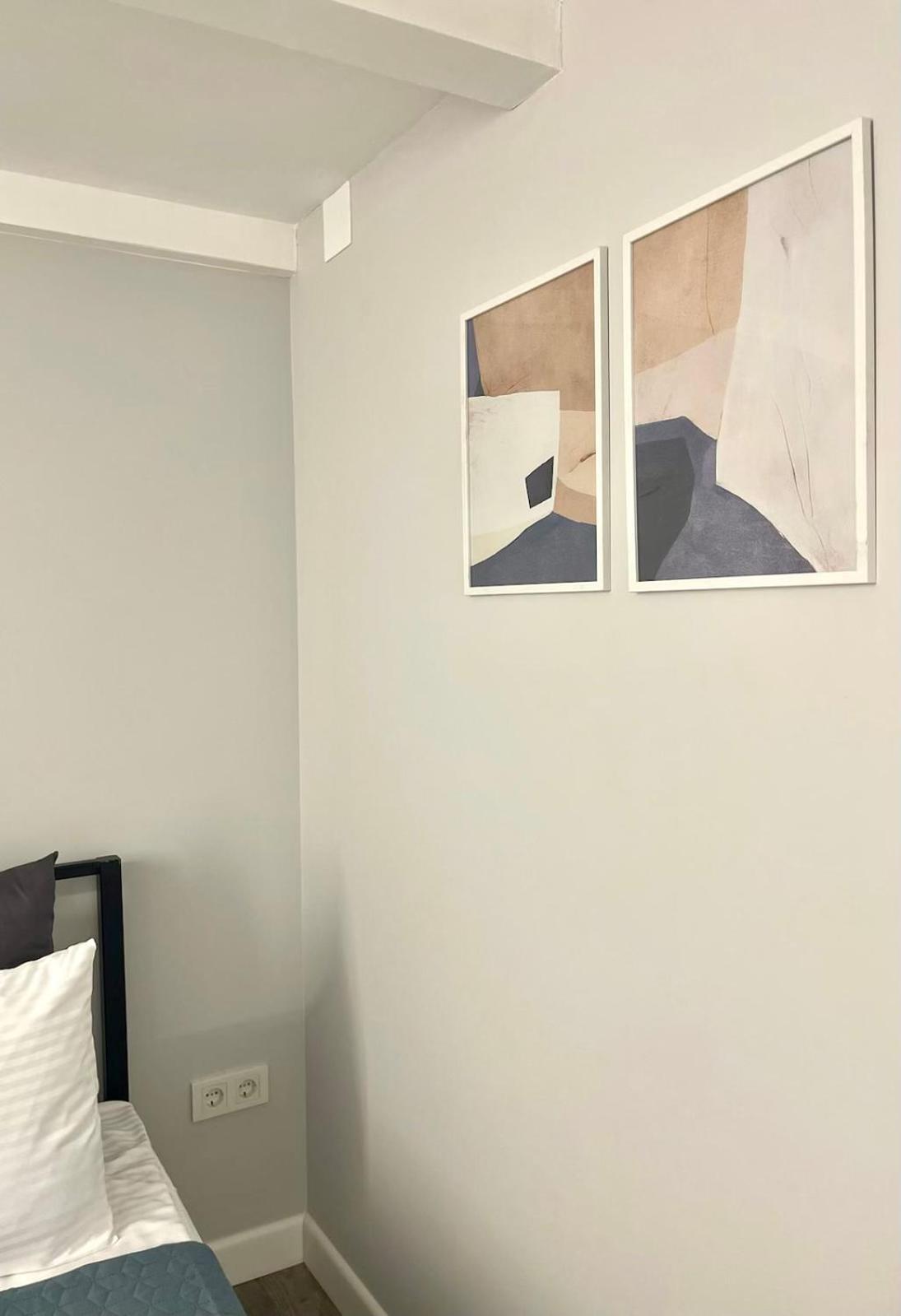 Express Inn Pʼotʼi Exteriör bild