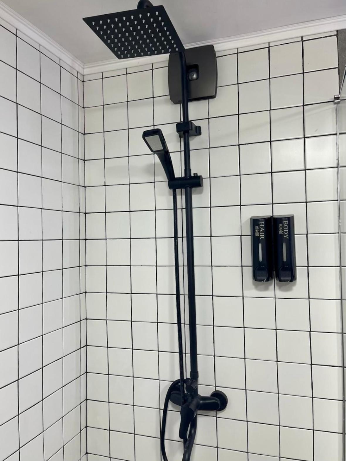 Express Inn Pʼotʼi Exteriör bild